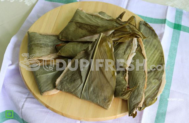 Sweet Rice Dumplings Steamed In Turmeric Leaves, Patholi - 4 pc – UDUPI ...